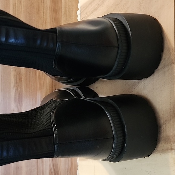 BCBG STYLE MONTANA WOMAN'S 9.5 LEATHER/ZIPPER SWEATER COMBAT BOOTS NWOB - Picture 11 of 16